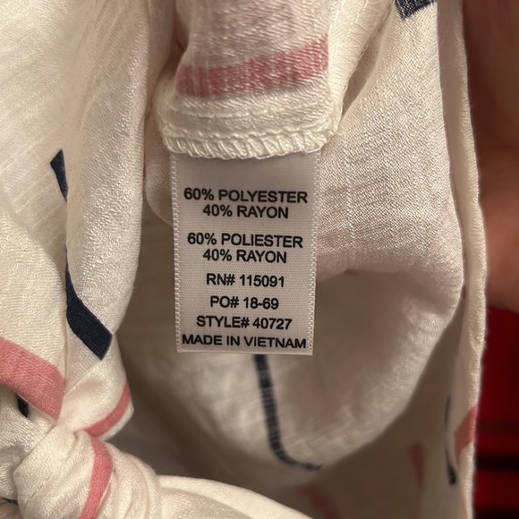 COPY - Button down blouse - Picture 2 of 5